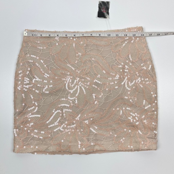 ๐ฏ2/$15๐ฏ Endless Rose REVOLVE Nude Skirt Sequin - Picture 11 of 14